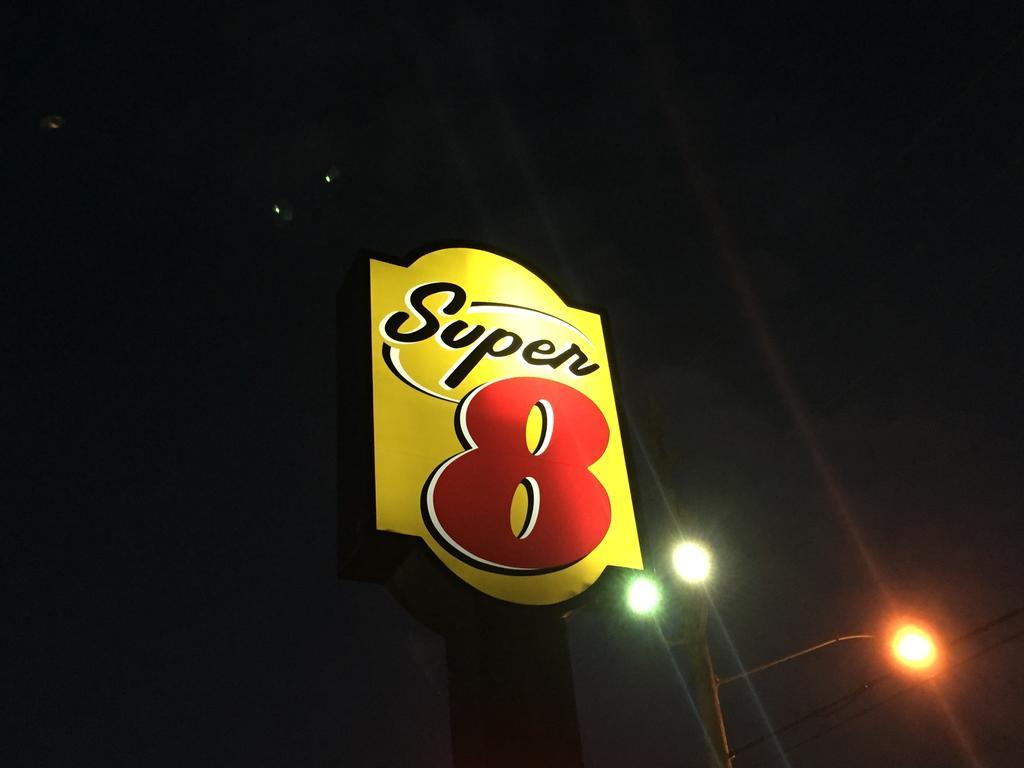 沃尔顿堡滩速8酒店 外观 照片